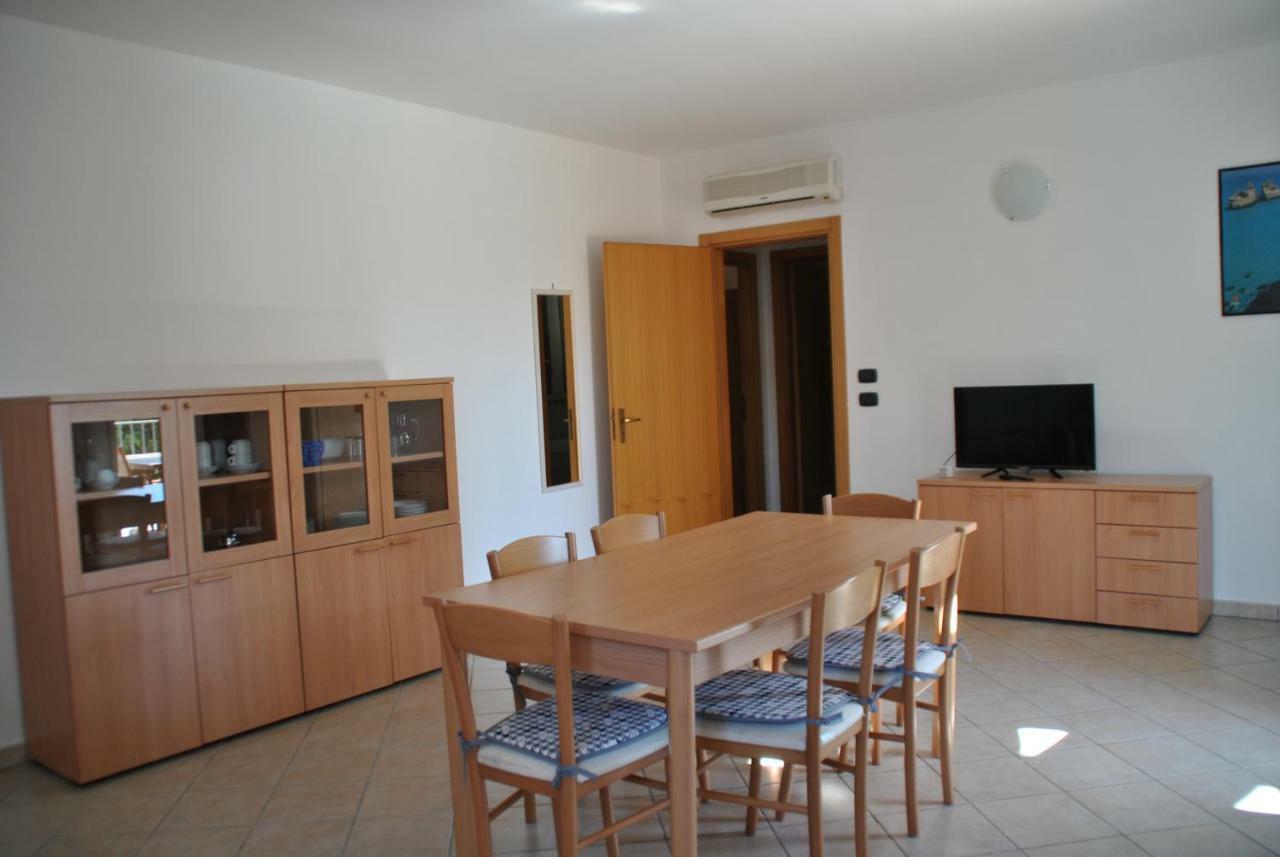 Appartamenti "Torre Del Mito" Санта Чезареа Терме Екстериор снимка
