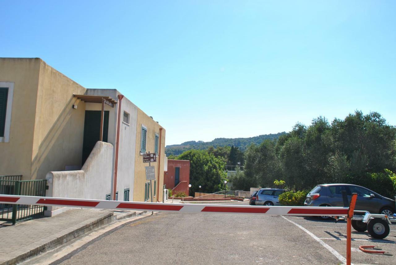 Appartamenti "Torre Del Mito" Санта Чезареа Терме Екстериор снимка